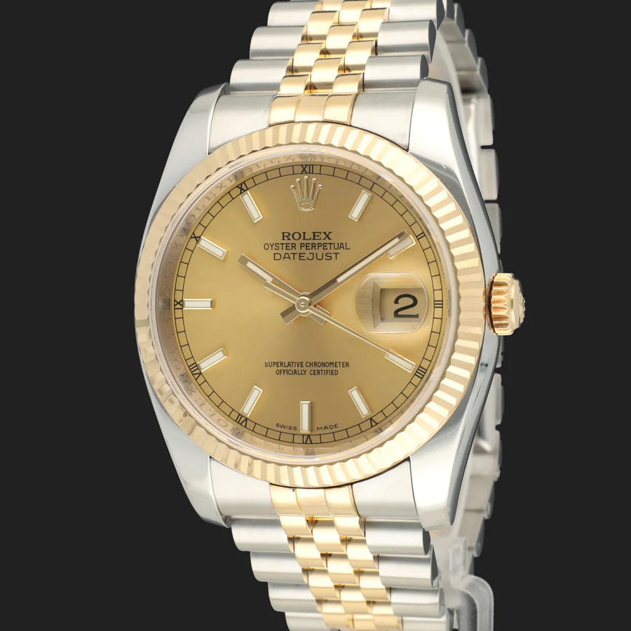Datejust 36 goud/staal met champagnekleurige wijzerplaat en staafindexen.
